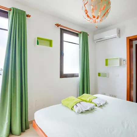 Majestic Holiday In Playa Blanca With Private Pool Ferienhaus