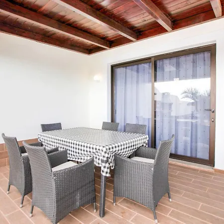 Majestic Holiday In Playa Blanca With Private Pool 度假居 *
